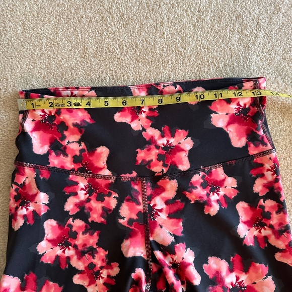 Old Navy Go-Dry Yoga Pants, Size M - Picture 5 of 6